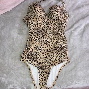 One piece size 6B Victoria’s Secret